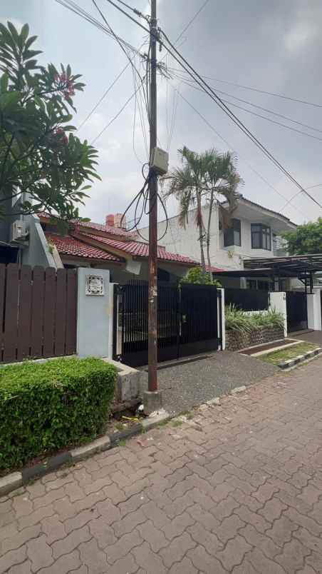 dijual rumah jalan soka lestari iii