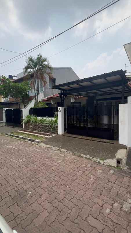 dijual rumah jalan soka lestari iii