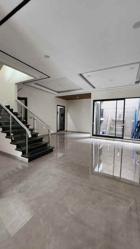 dijual rumah jalan south emerald mansion