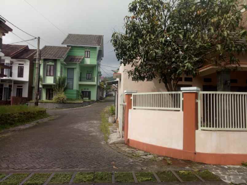 dijual rumah jalan suropati