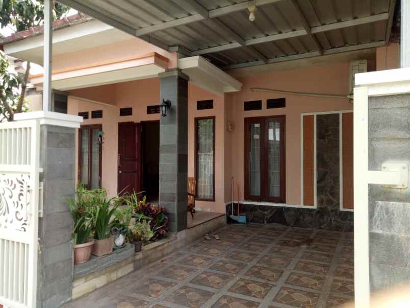 dijual rumah jalan suropati