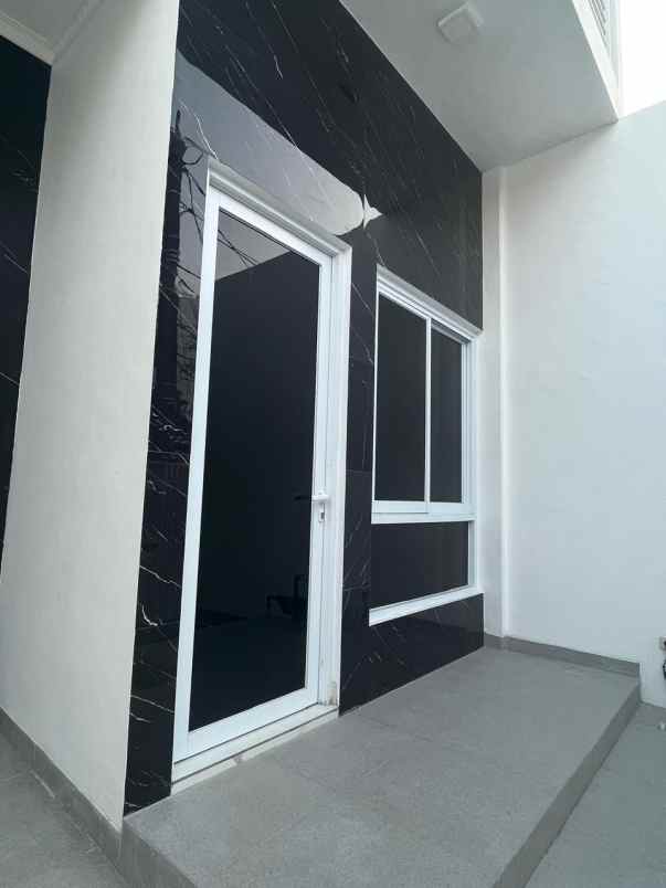dijual rumah janur asri