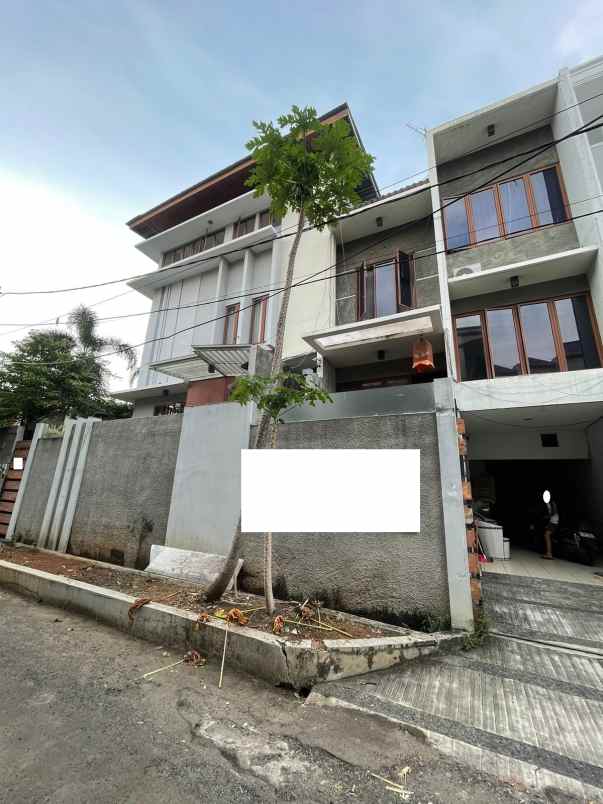 dijual rumah janur kuning residence