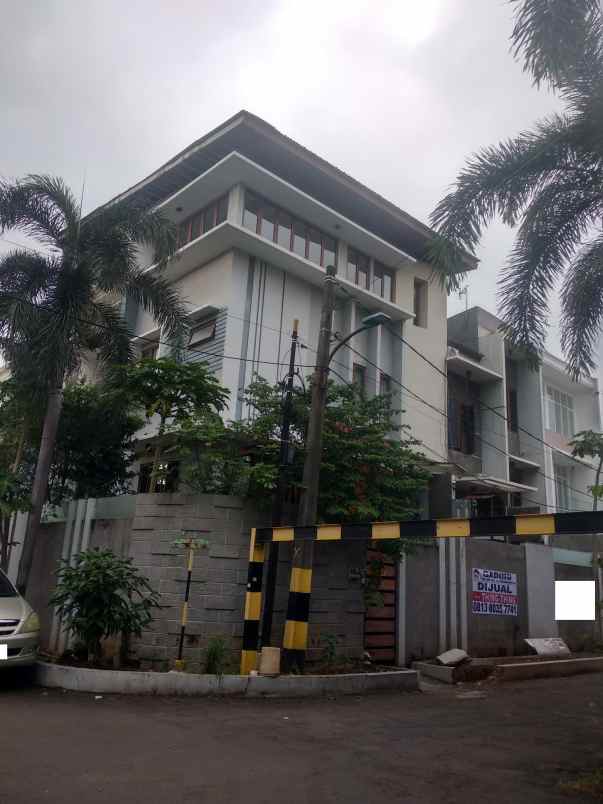 dijual rumah janur kuning residence