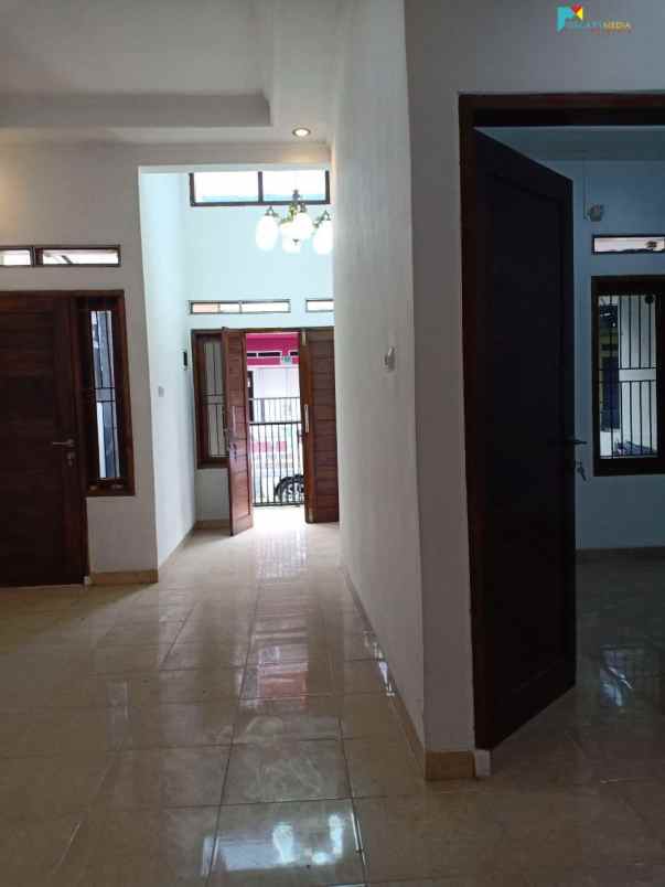 dijual rumah jati waringin pondok gede