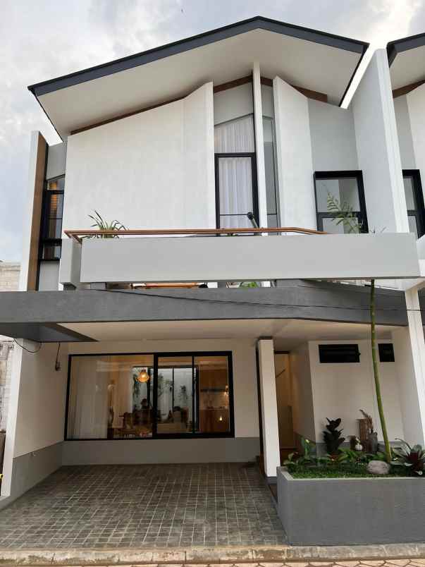 dijual rumah jl buaran raya rawa buntu