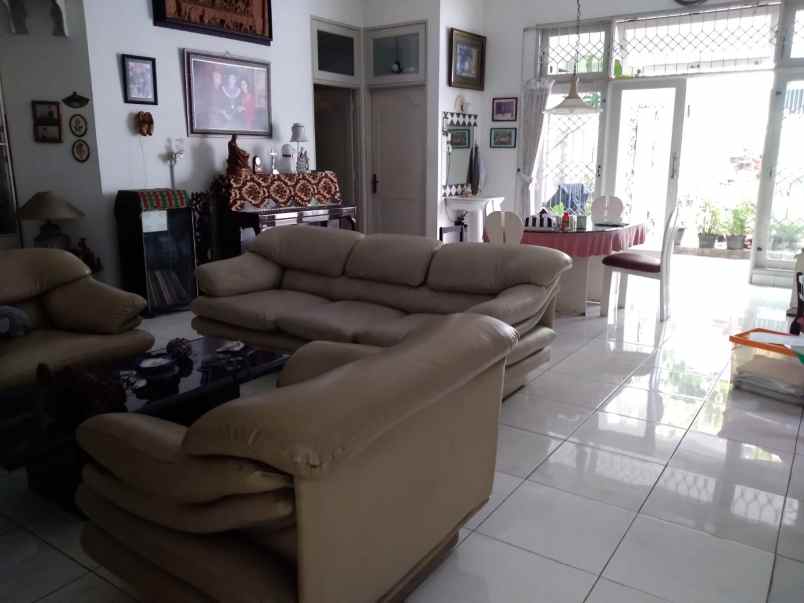 dijual rumah jl cempaka raya no 9