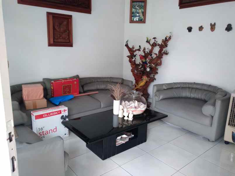 dijual rumah jl cempaka raya no 9