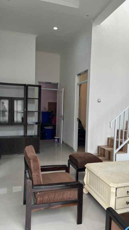 dijual rumah jl cisaranten arcamanik