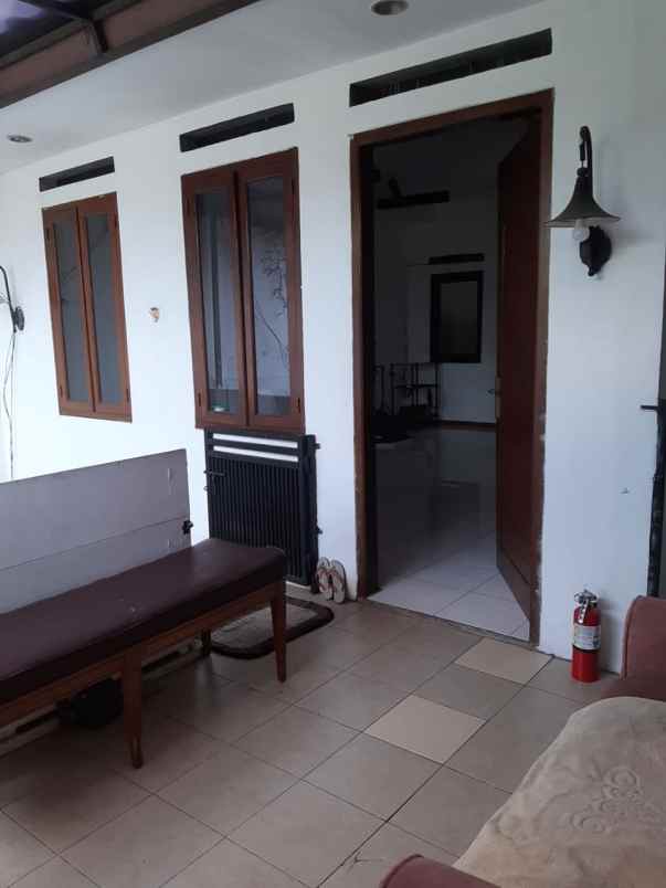 dijual rumah jl deltasari