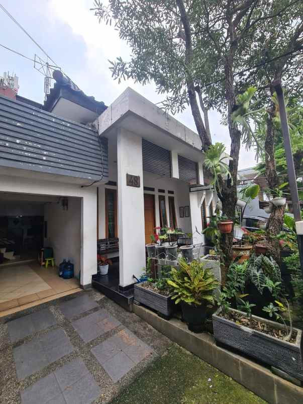 dijual rumah jl deltasari