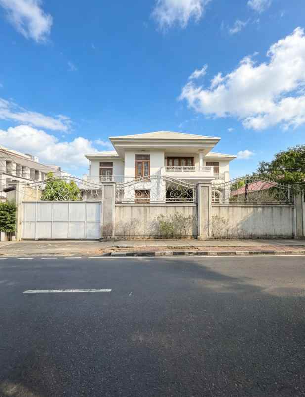 dijual rumah jl dharmawangsa