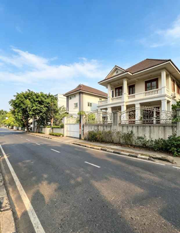 dijual rumah jl dharmawangsa