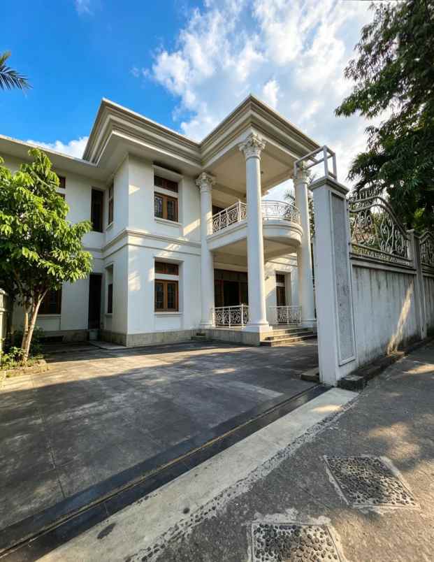 dijual rumah jl dharmawangsa