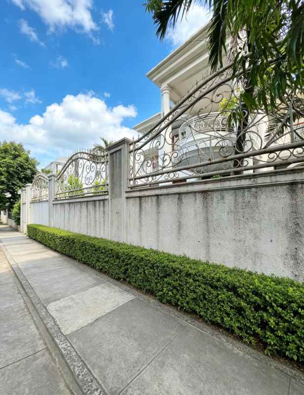 dijual rumah jl dharmawangsa