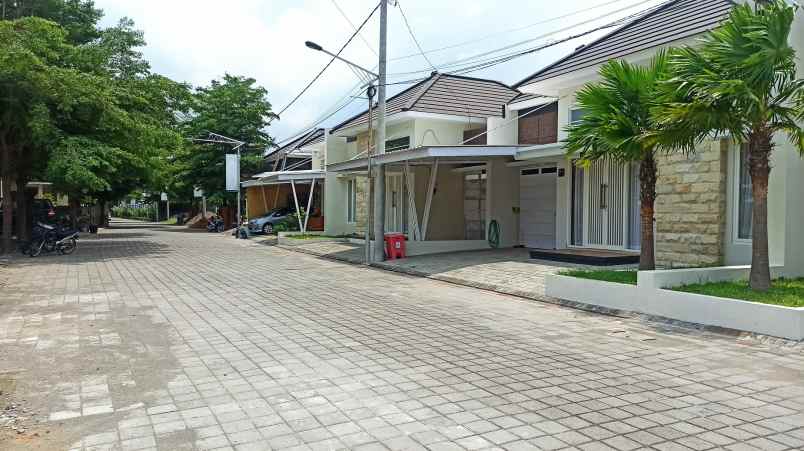 dijual rumah jl erlangga no 0225