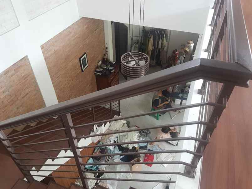 dijual rumah jl h boma limo cinere