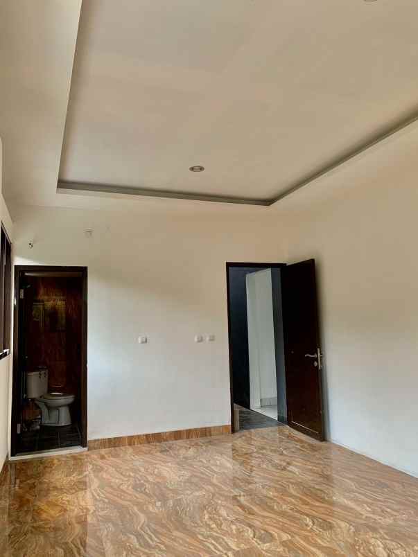 dijual rumah jl karet beji depok