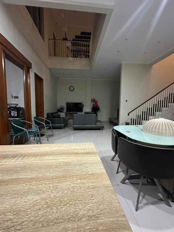 dijual rumah jl katleya metland puri