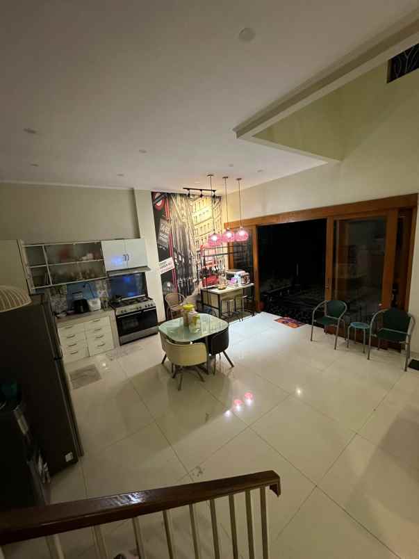 dijual rumah jl katleya metland puri