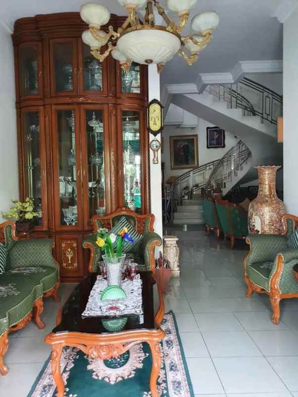 dijual rumah jl kelapa kuning pondok