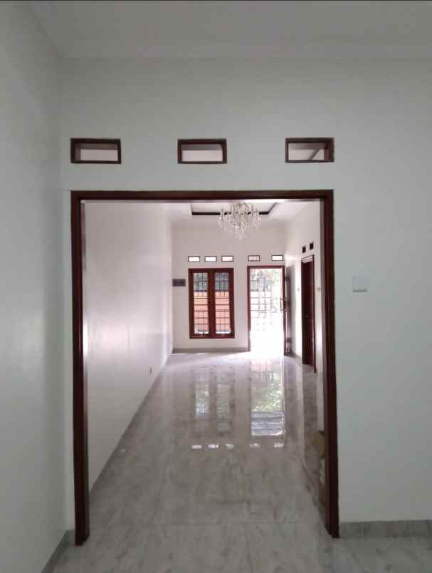 dijual rumah jl kelurahan duren sawit