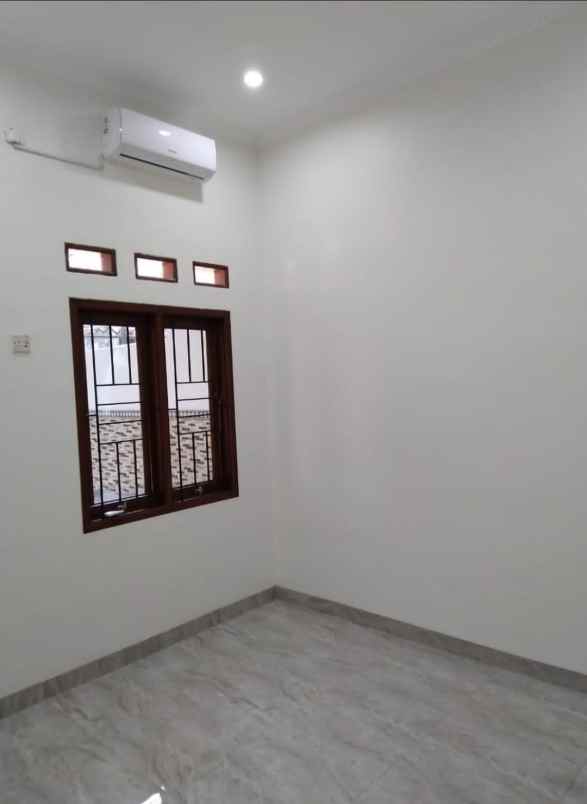 dijual rumah jl kelurahan duren sawit