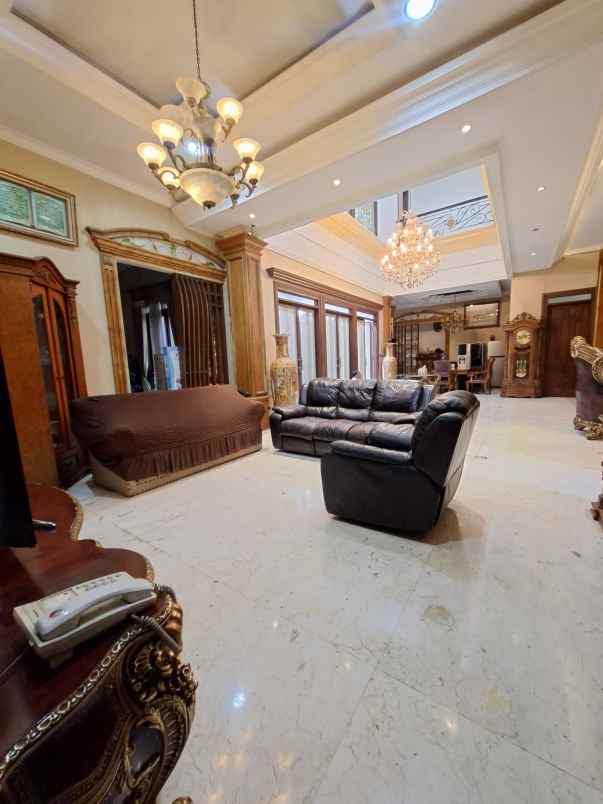 dijual rumah jl kiaracondong