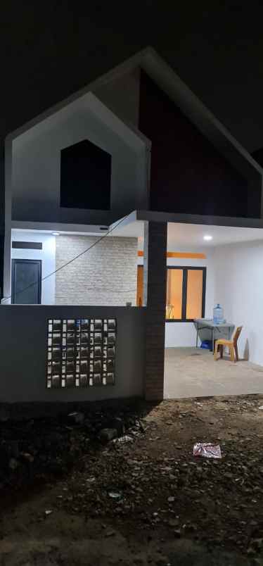 dijual rumah jl kodau raya pondok