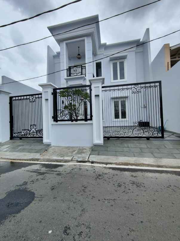 dijual rumah jl komplek abadi duren