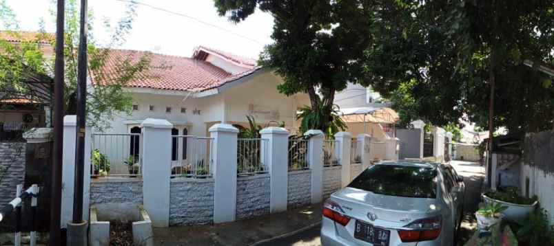 dijual rumah jl komplek radio dalam