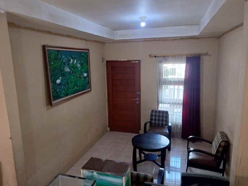 dijual rumah jl merkuri komplek