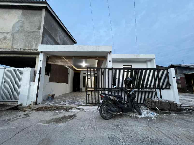 dijual rumah jl muhajirin