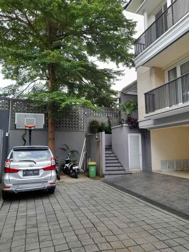 dijual rumah jl pekayon ragunan ps