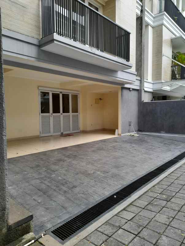 dijual rumah jl pekayon ragunan ps