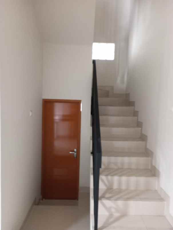 dijual rumah jl penggilingan baru