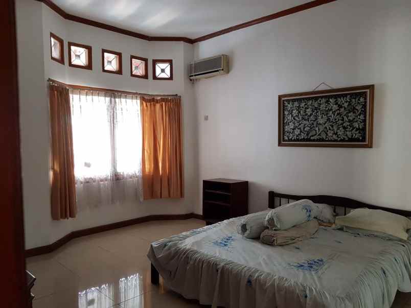 dijual rumah jl perumahan pesona