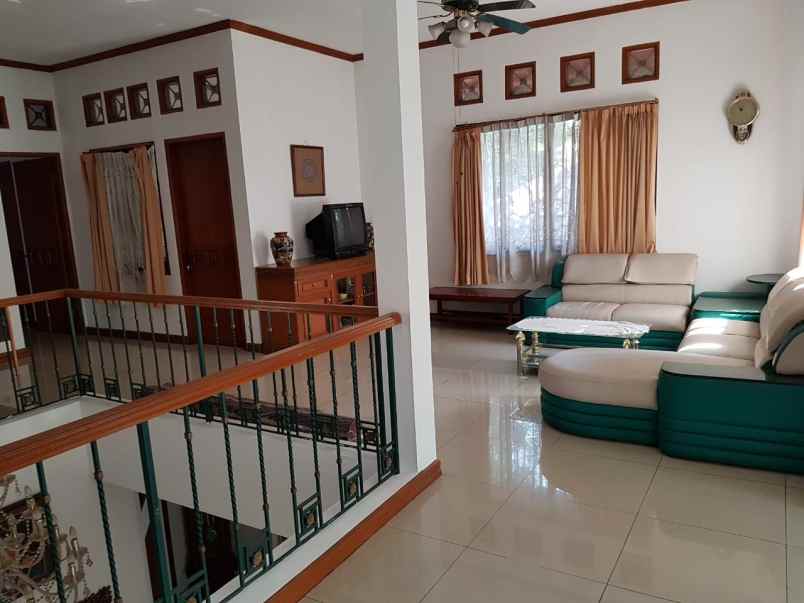 dijual rumah jl perumahan pesona