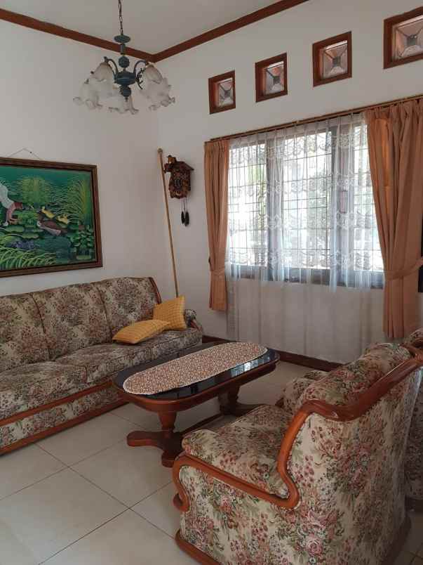 dijual rumah jl perumahan pesona