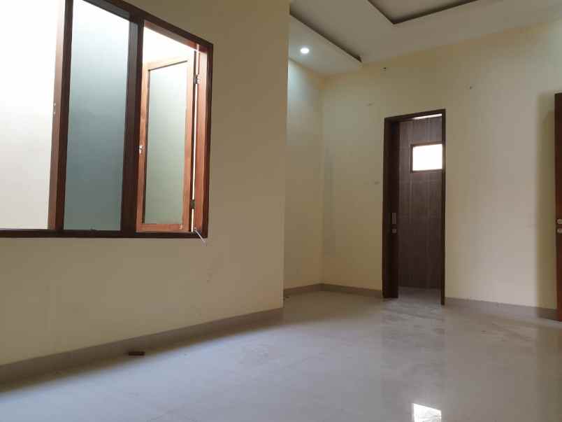 dijual rumah jl puloasem