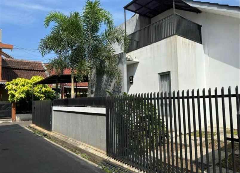 dijual rumah jl puri asih cipamokolan