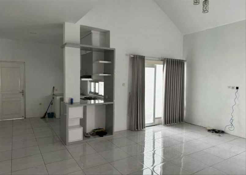 dijual rumah jl puri asih cipamokolan