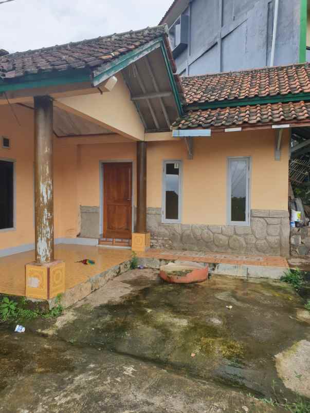 dijual rumah jl raya cinanggela samping
