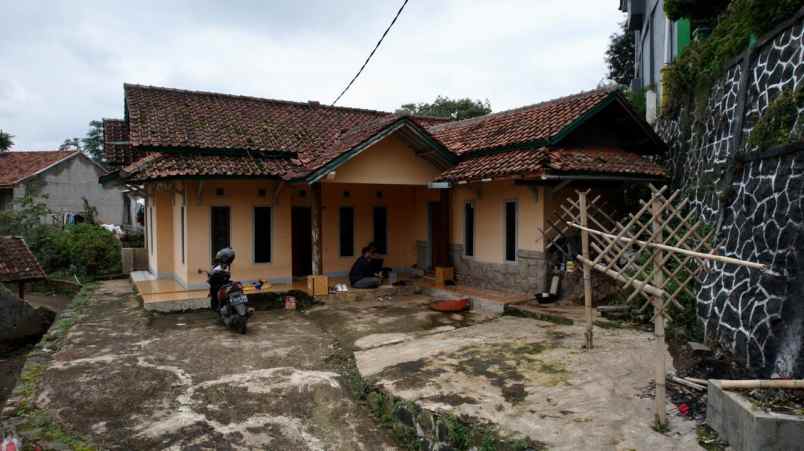 dijual rumah jl raya cinanggela samping