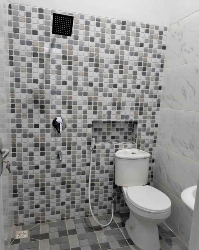 dijual rumah jl raya selomartani