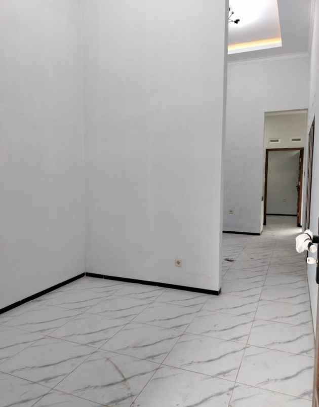 dijual rumah jl raya selomartani