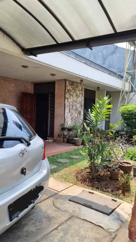 dijual rumah jl sambas