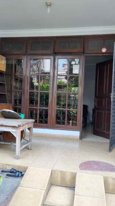 dijual rumah jl sambas