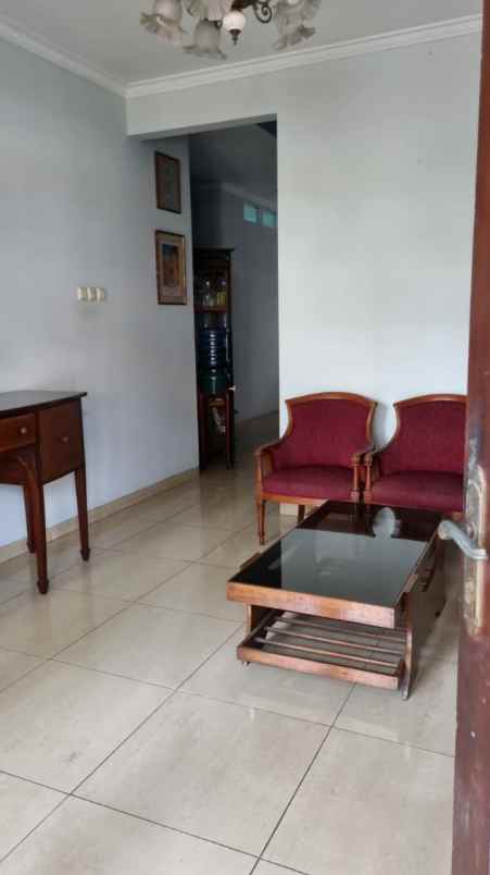 dijual rumah jl sambas