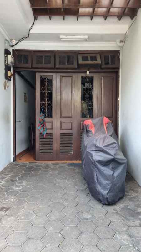 dijual rumah jl sambas